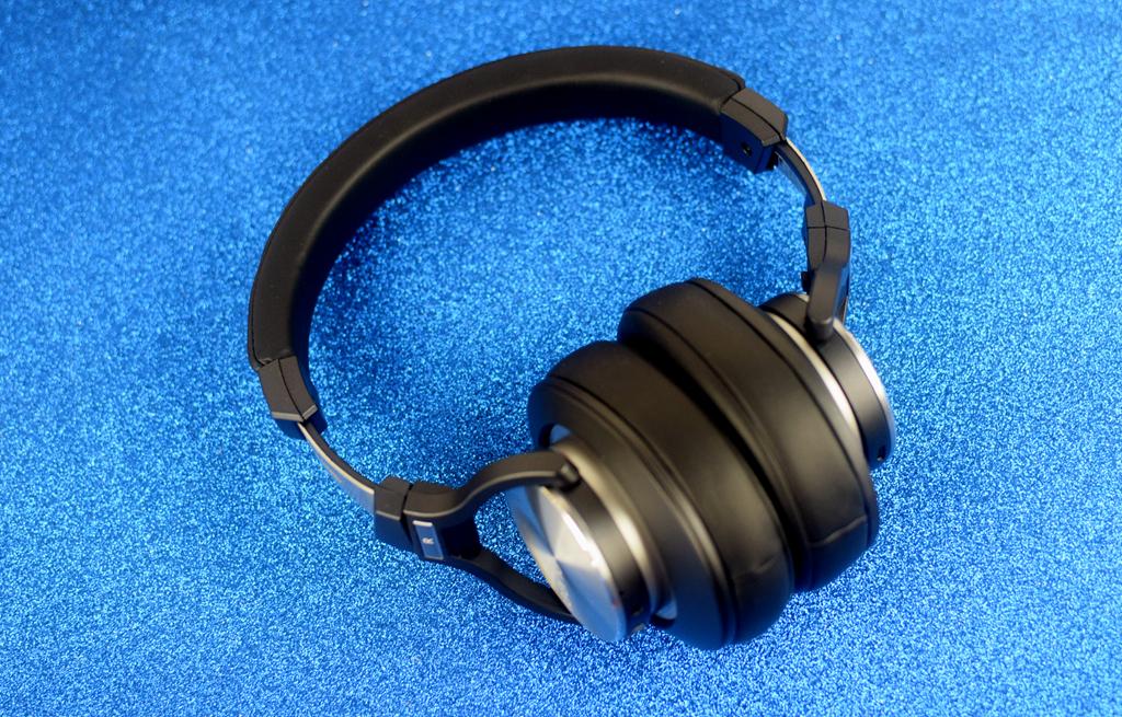 喜欢用耳机听音乐的人应该都有过在像地铁,公交或着是飞机等公共交通