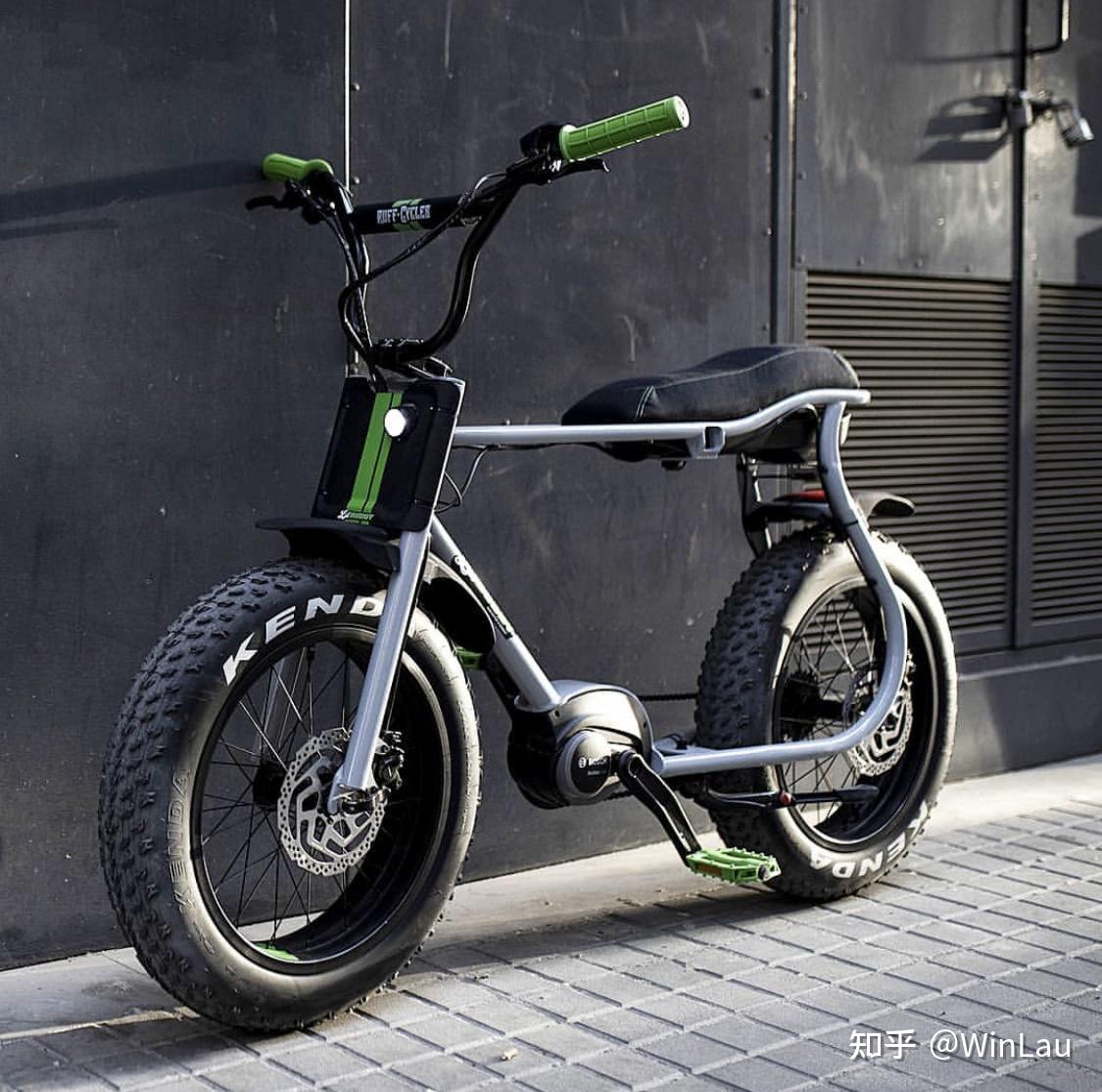 大家对于这款车不了解,那可以回忆一下2017年火遍全球的supreme小摩托