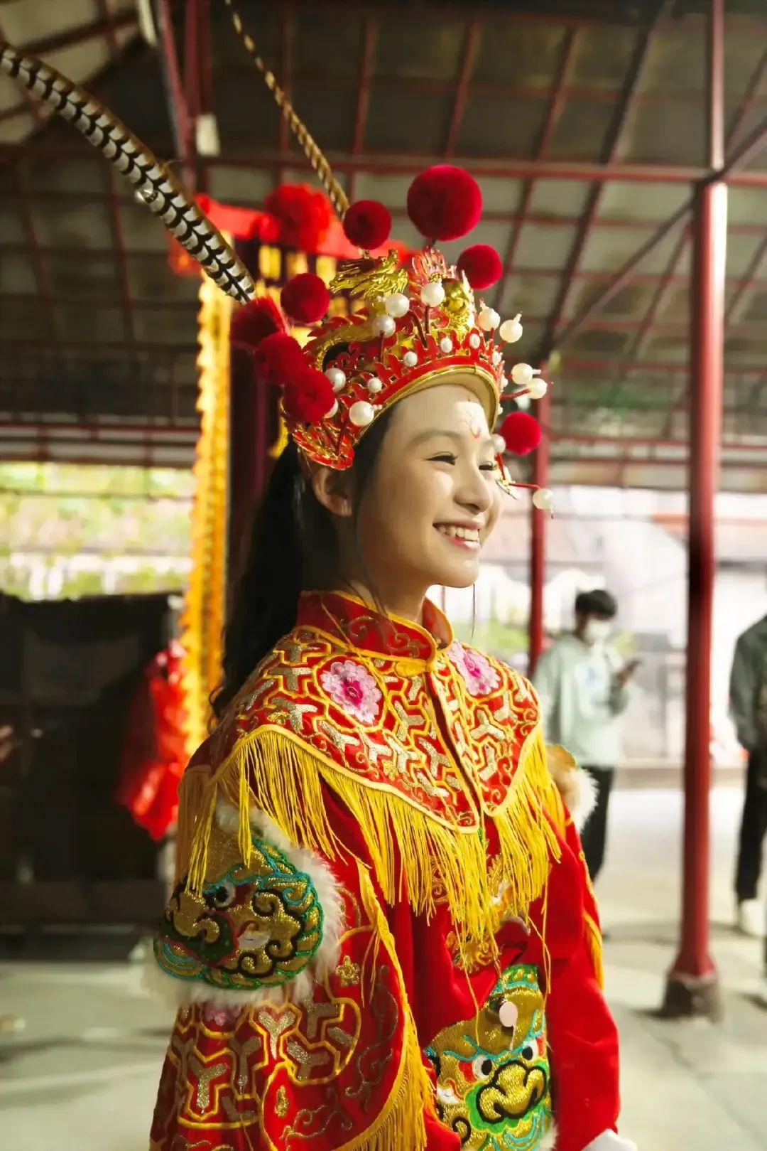 女子英歌队的中华战舞飒