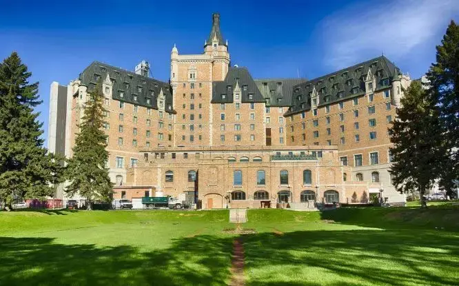 加拿大萨省给你诗和远方的生活居住成本低生活质量高还能轻松移民