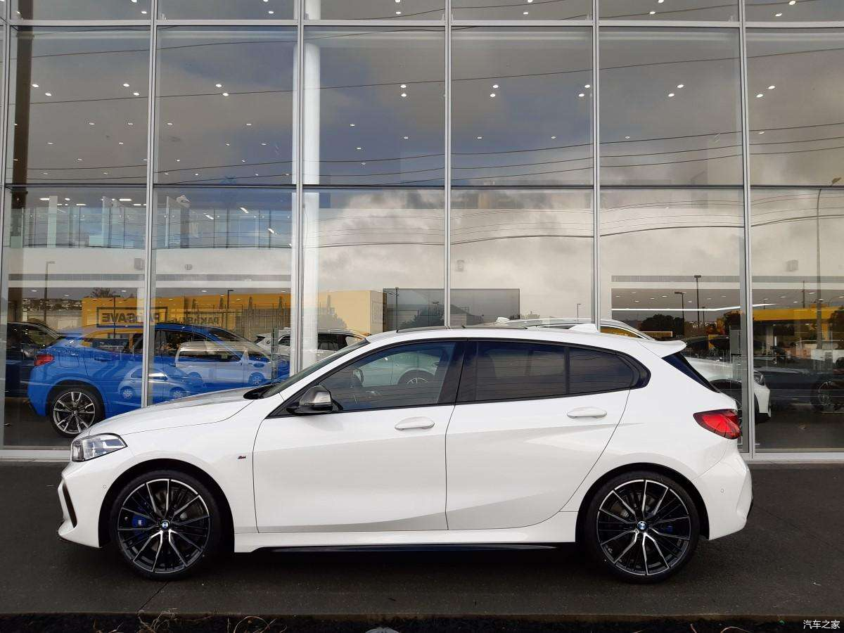 全新宝马1系两厢版运动潮流的造型网友真帅气啊