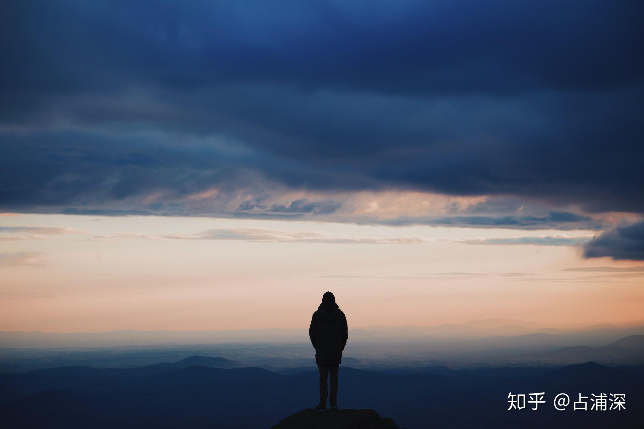 有哪些意境很孤独的壁纸类似一舟一人江上游或独钓寒江雪的那种谢谢