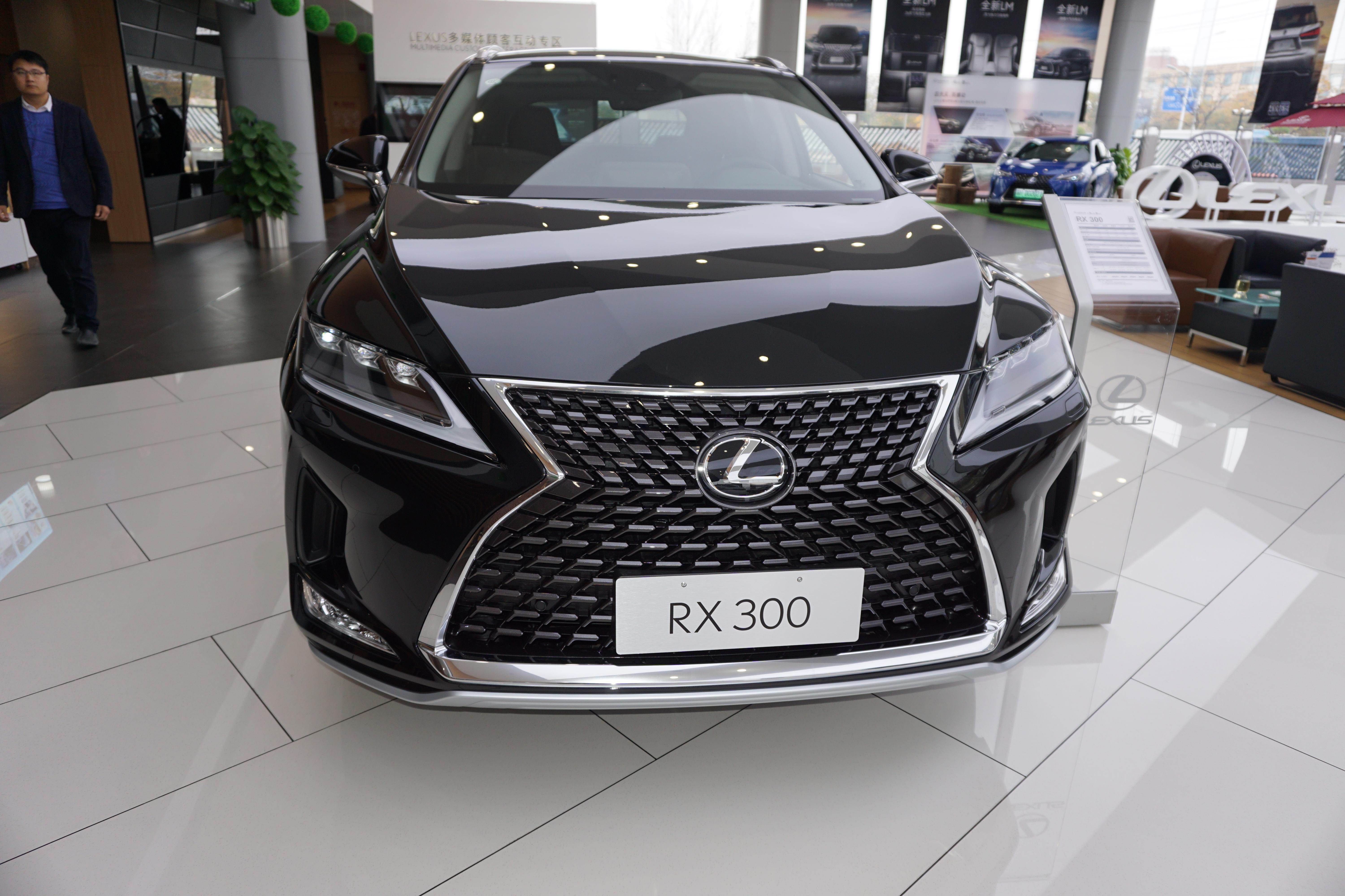 到店实拍雷克萨斯rx300提供20t和35l混动两种选择