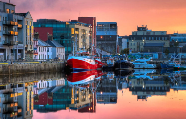 沃特福德理工学院沃特福德是爱尔兰第五大城市,位于爱尔兰岛屿东南部