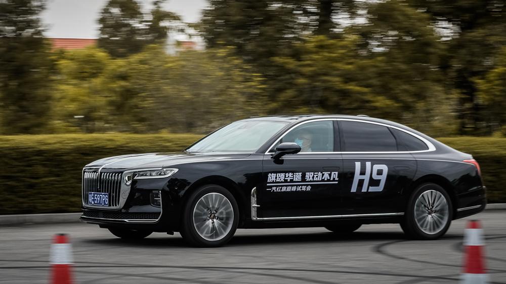 红旗h9场地试驾再优雅的行政车咆哮起来也不好惹