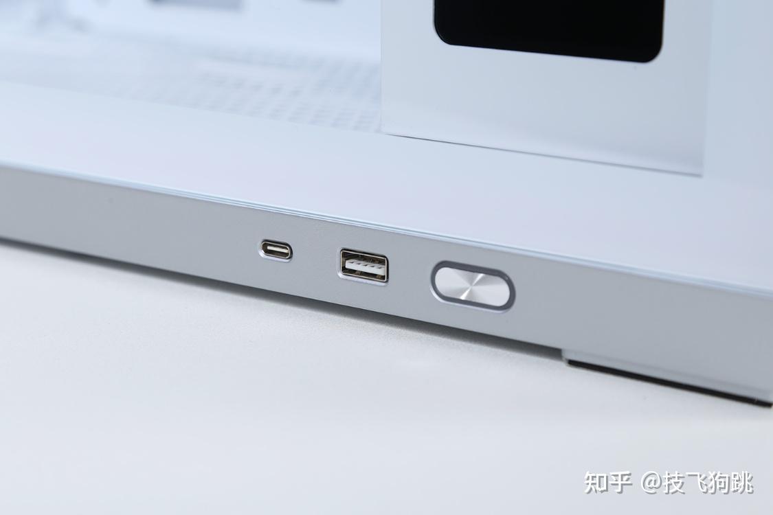 今儿的主角,闪鳞g500白色副屏版机箱,紧凑型m-atx规格,三围(403x219x3