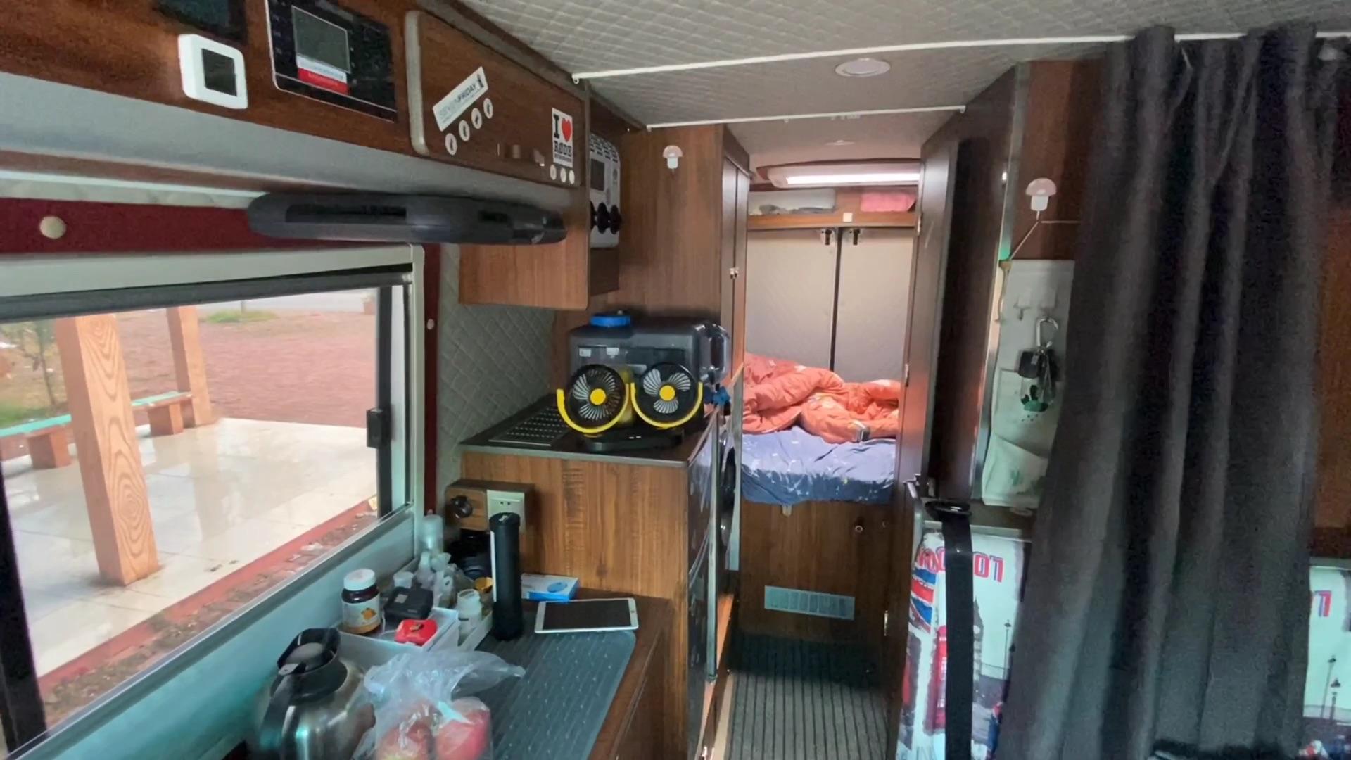 冰水下的野外洗漱脑壳疼