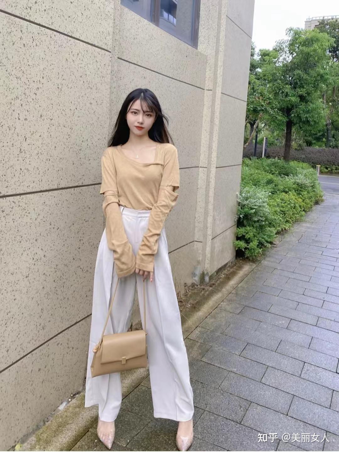 白色阔腿裤怎么搭配衣服和鞋子好看