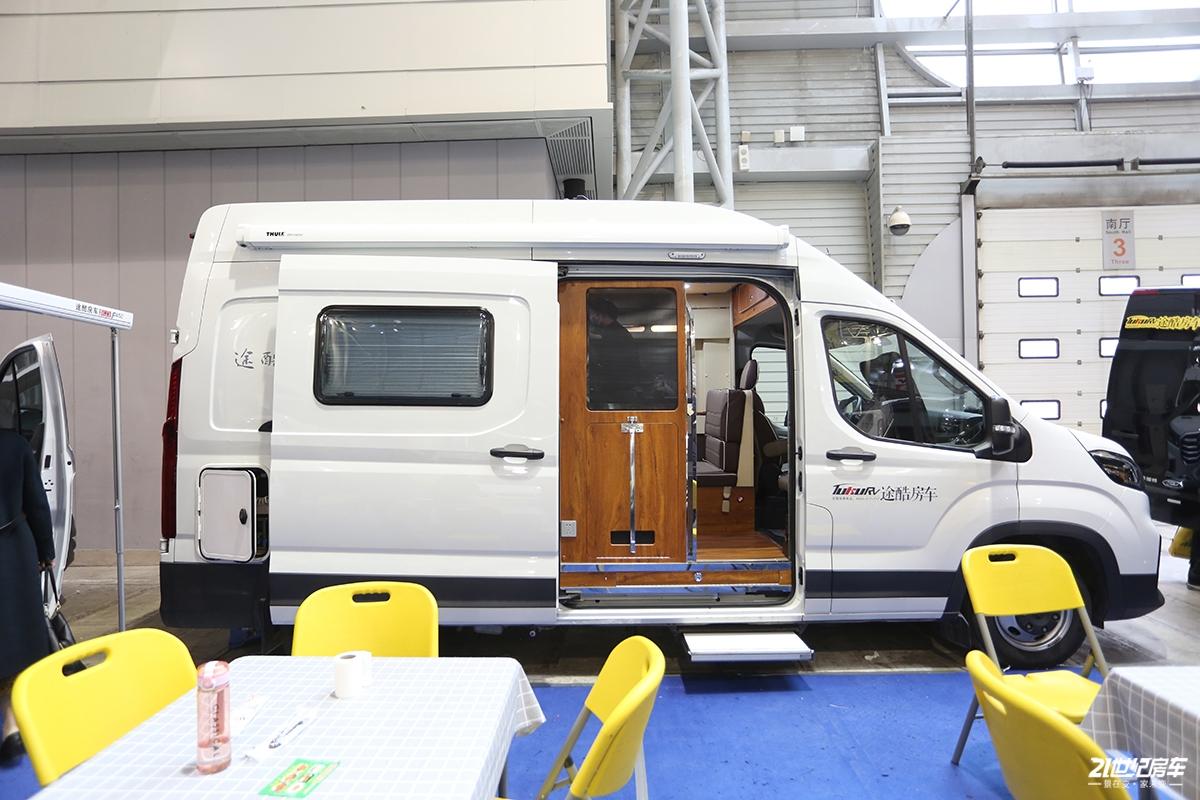 368万元起途酷大通v90房车亮相上海展