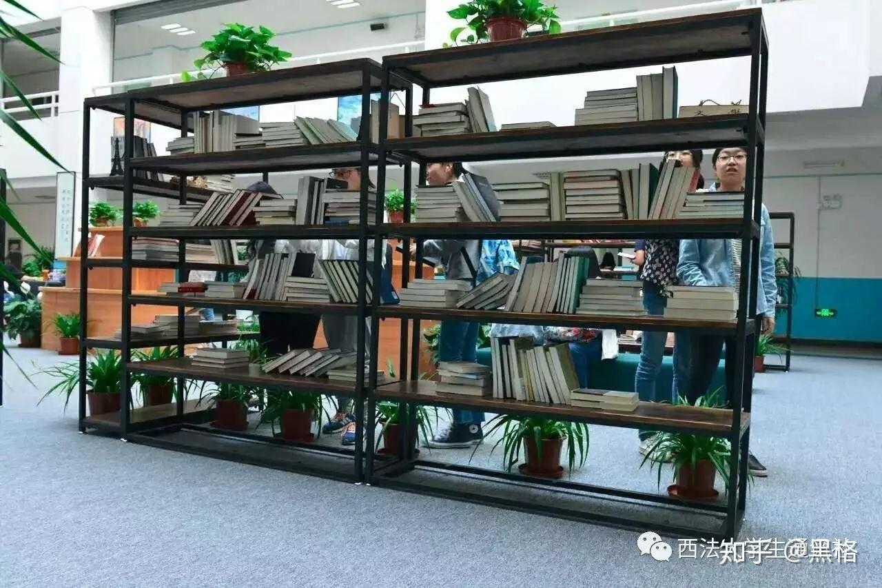 西北政法大学图书馆:西北政法大学的图书馆或教室环境如何?