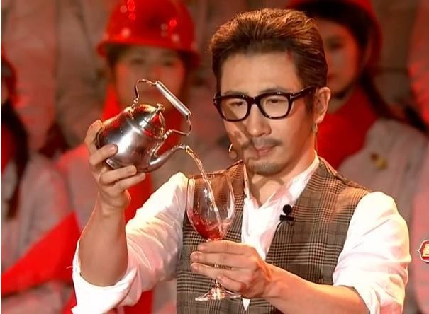 刘谦新魔术魔壶,这个神秘男人让人再度惊艳! -