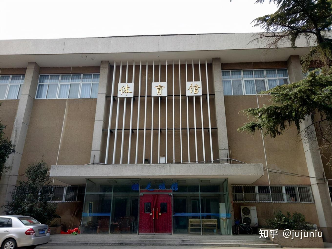 河南工业大学的第一个组成者——郑州粮食学院(郑州工程学院),曾经是