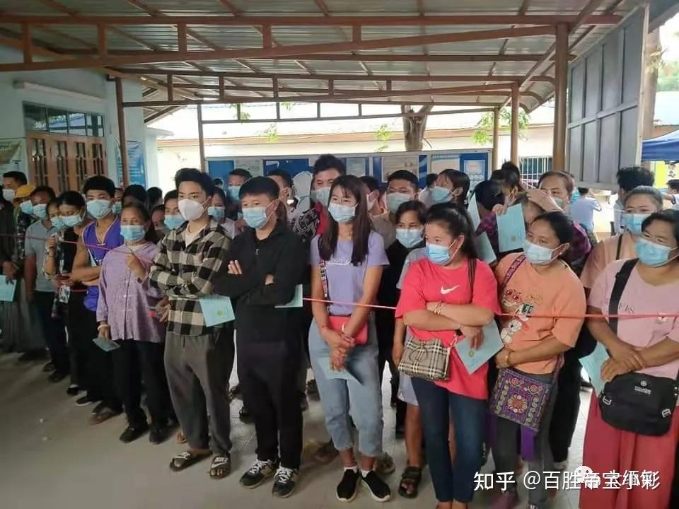 今天上午,缅甸掸邦果敢自治区老街市人民医院注射疫