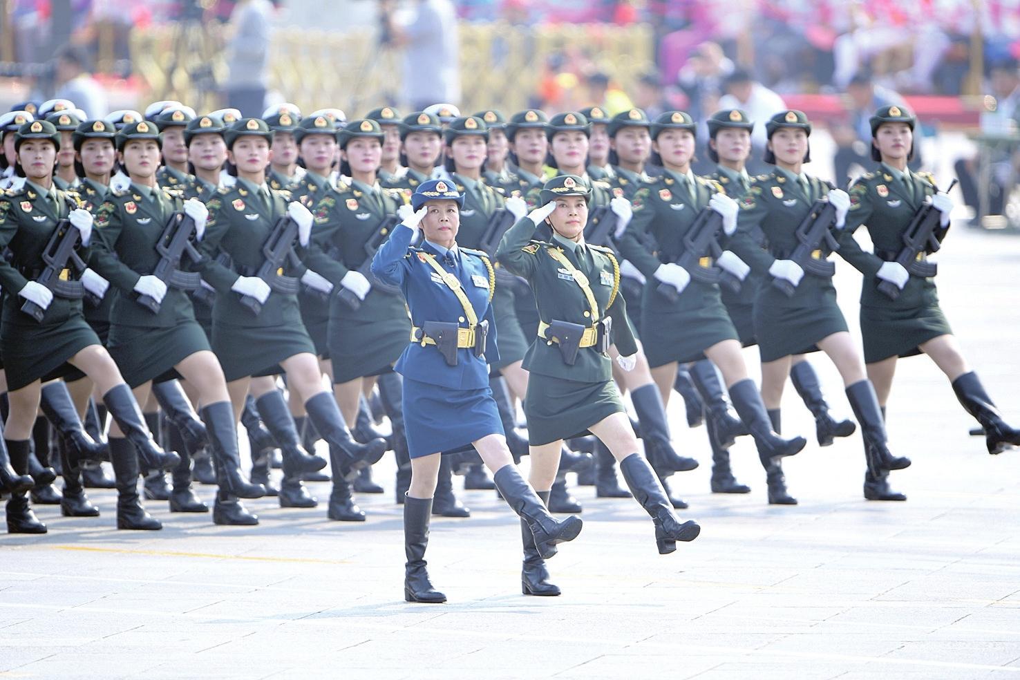 女兵方队全新编成首次出现女将军