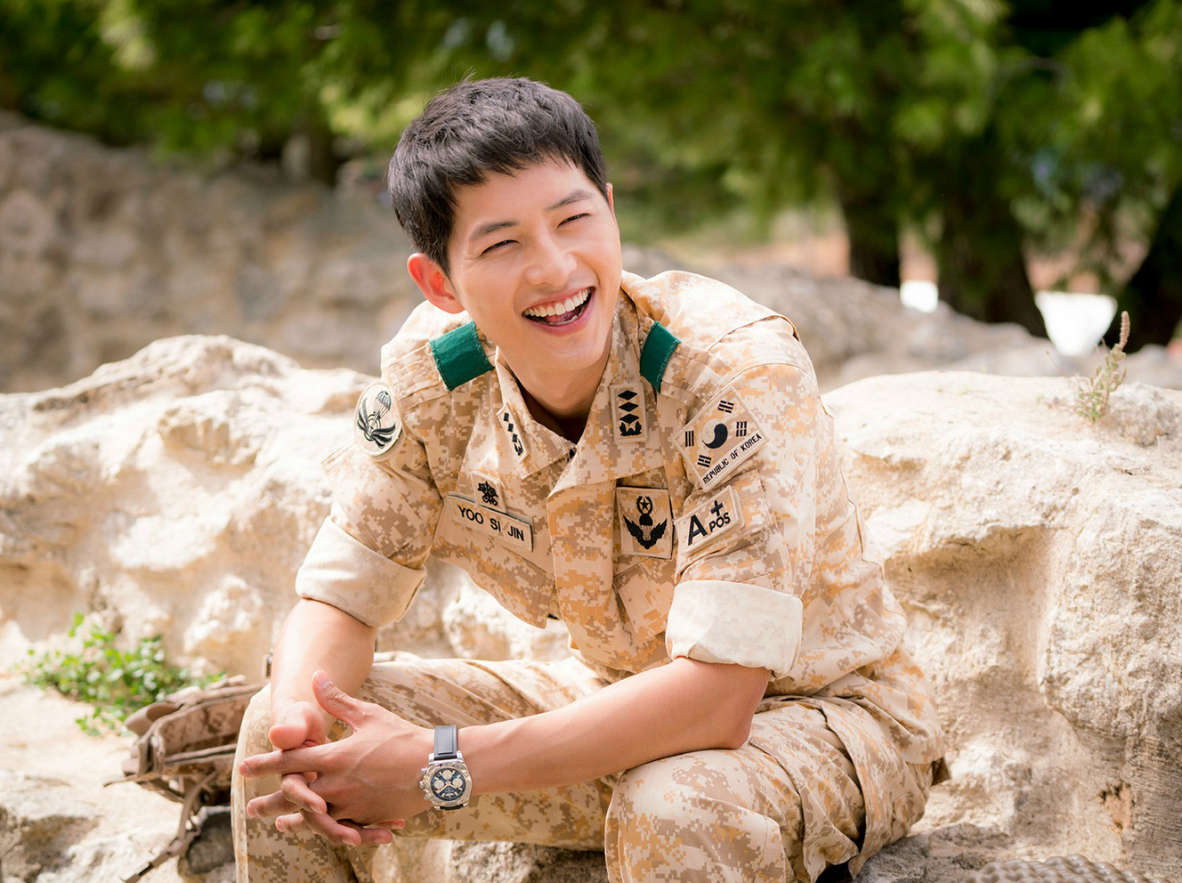 韩剧太阳的后裔男女主角宋仲基与宋慧乔再曝密恋