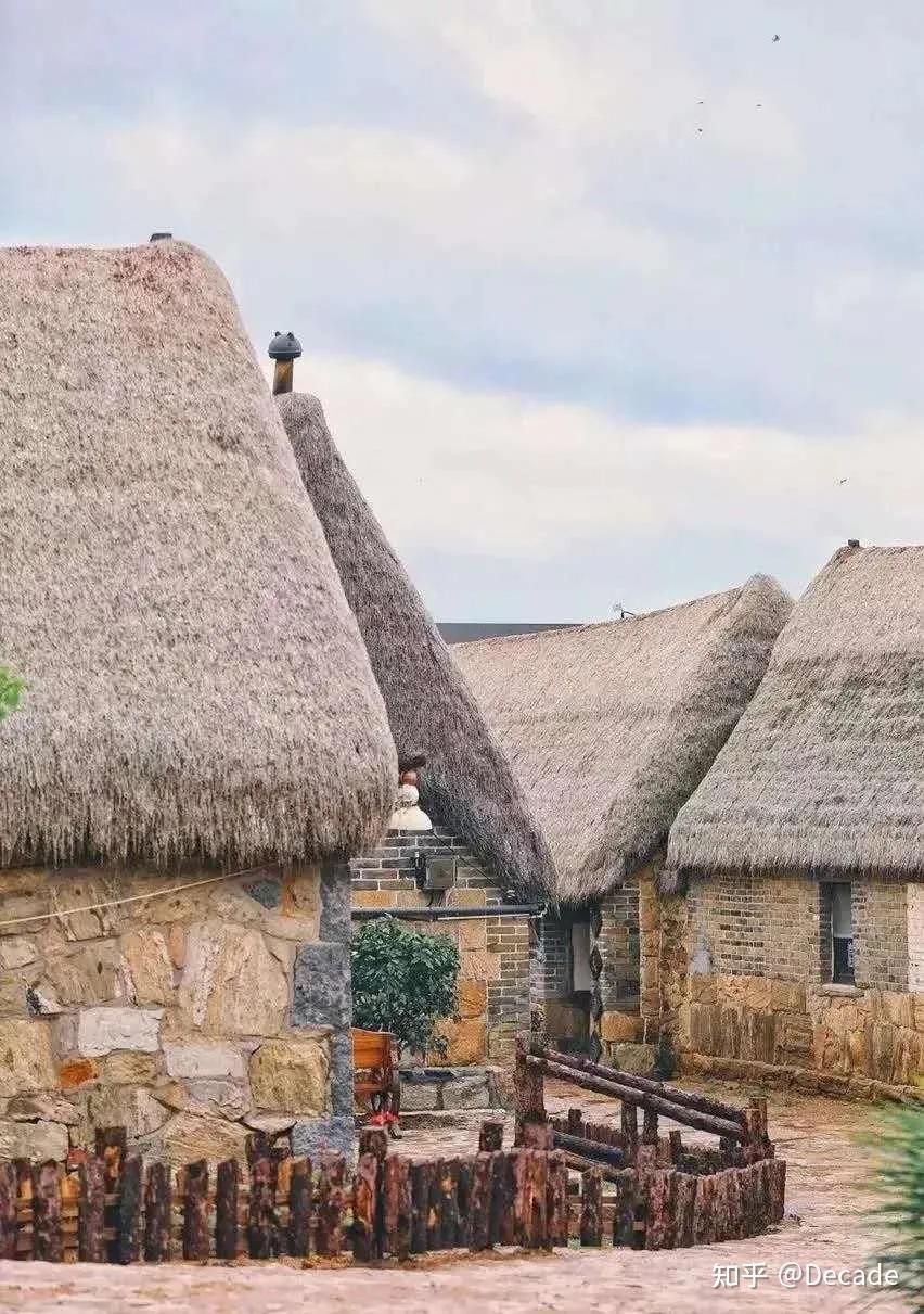 山东荣成烟墩角村童话海草屋