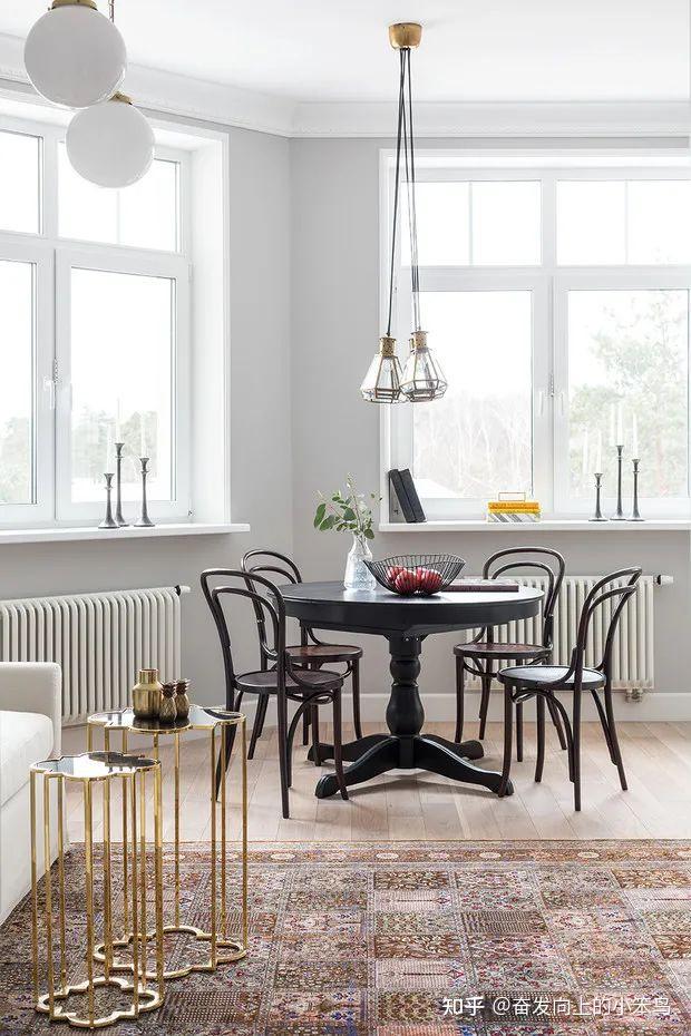 08  靠窗的用餐区