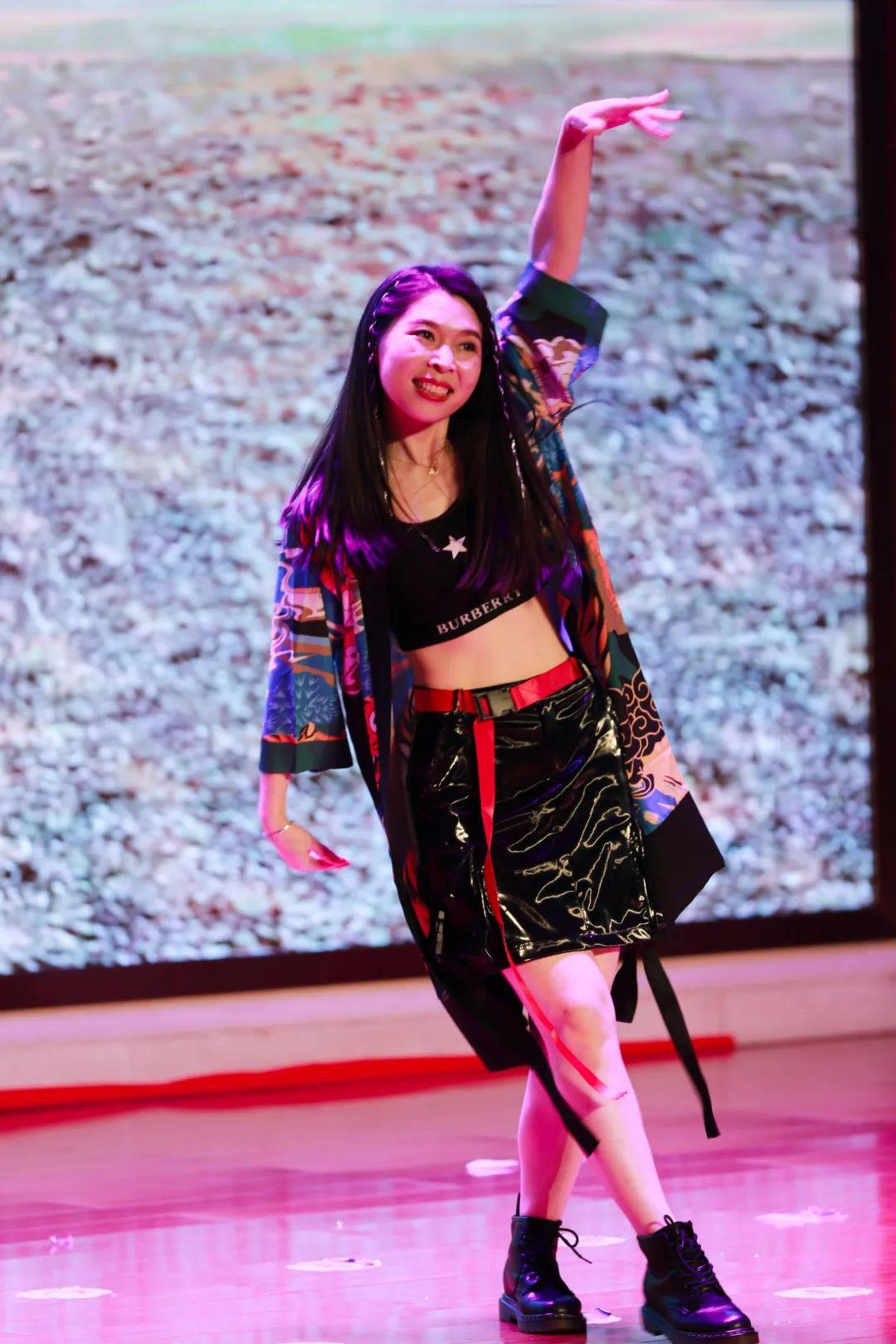 吹怀旧风扮无厘头走辣妈秀天航达人秀第二届第四季六月火热来袭