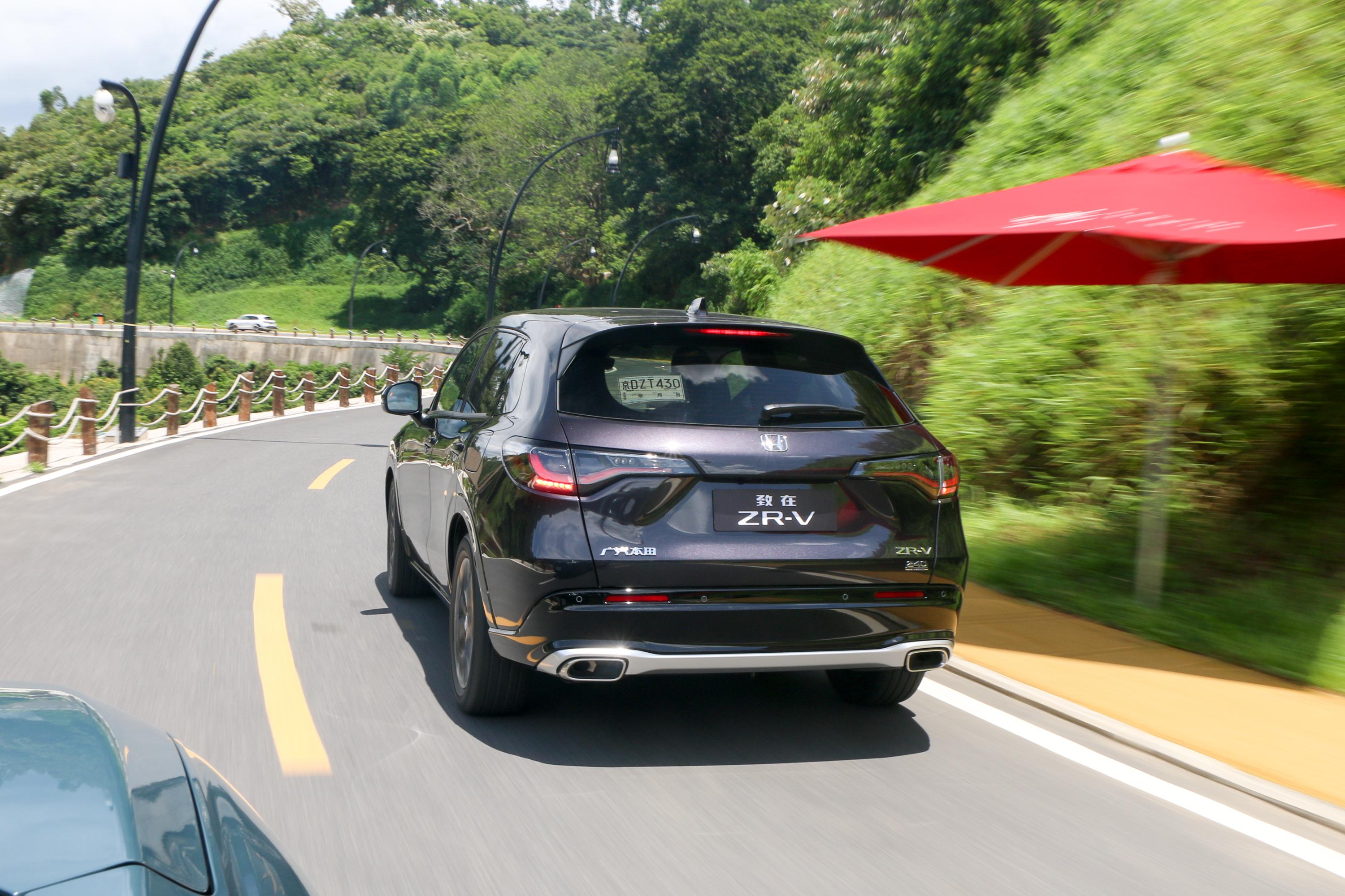 采用雅阁同款vgr可变齿轮比转向系统,双齿轮助力,转向细腻精准.