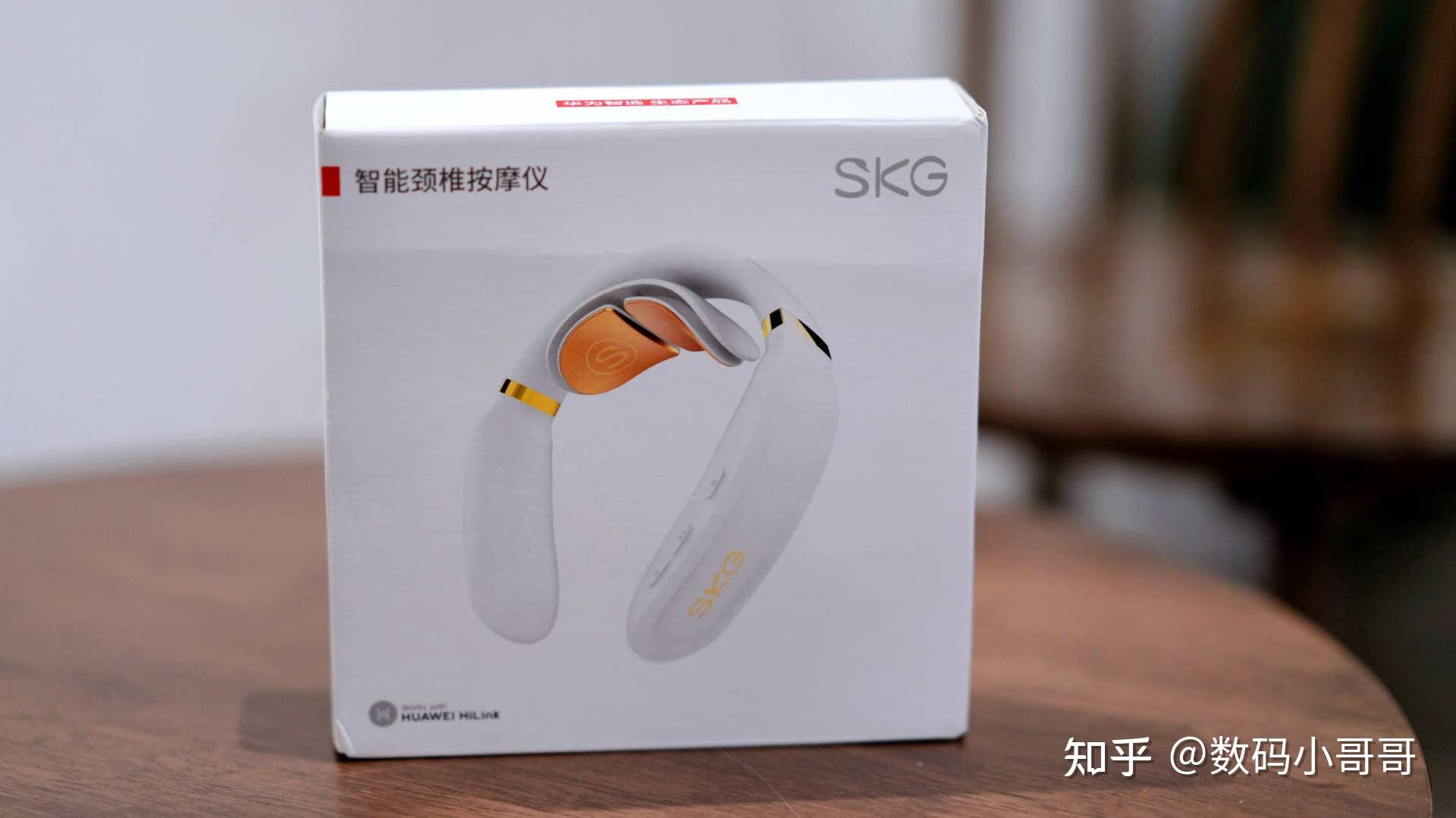 华为智选颈部按摩仪的包装非常简洁,包装盒正面是按摩仪的外观.