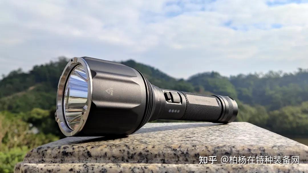 光剑在手纳丽德p82千米远射手电体验评测