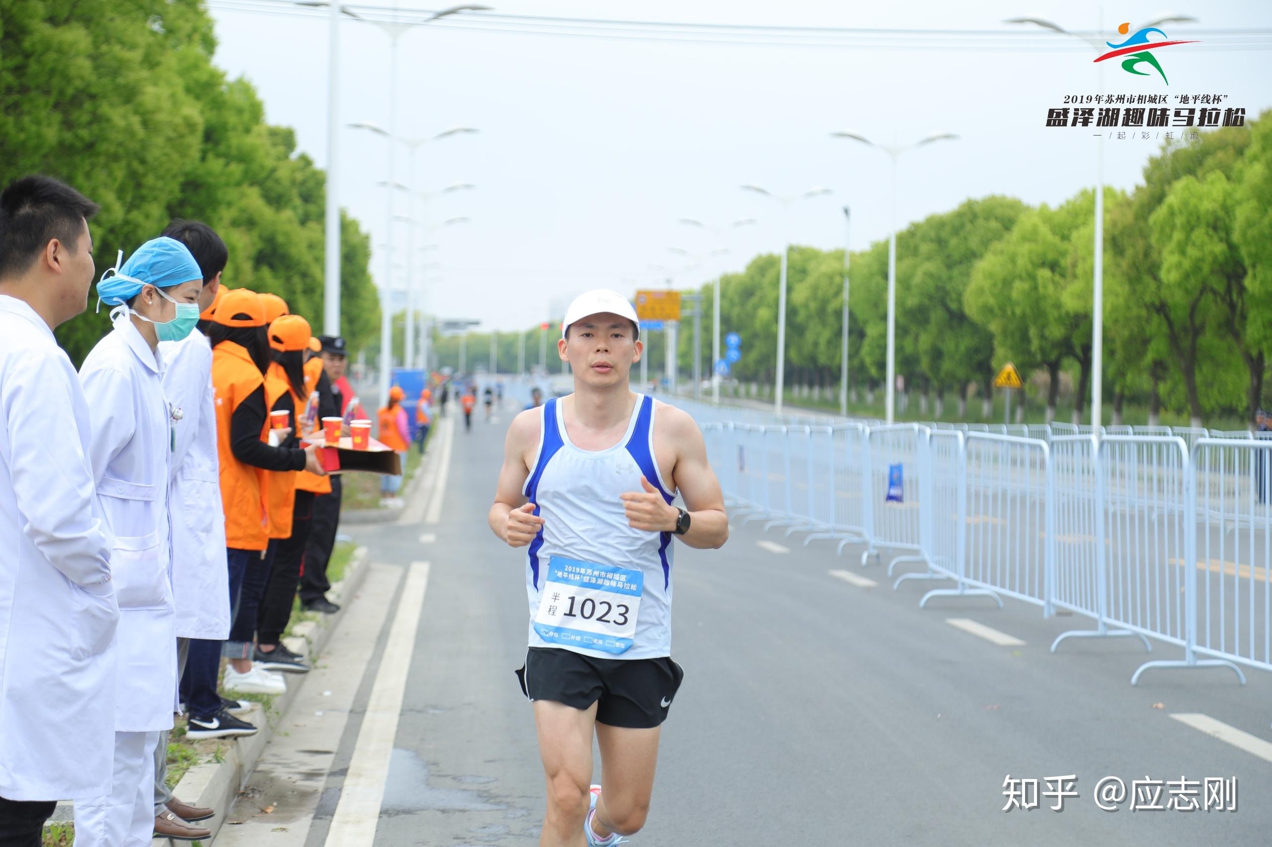 800健将齐聚相城跑向春天的盛泽湖