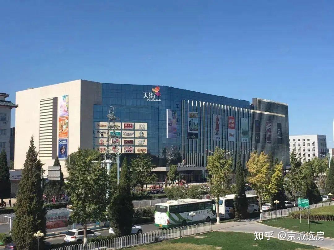 仅直线距离500米处,便有龙湖房山天街这一集购物,餐饮,休闲,娱乐,文化