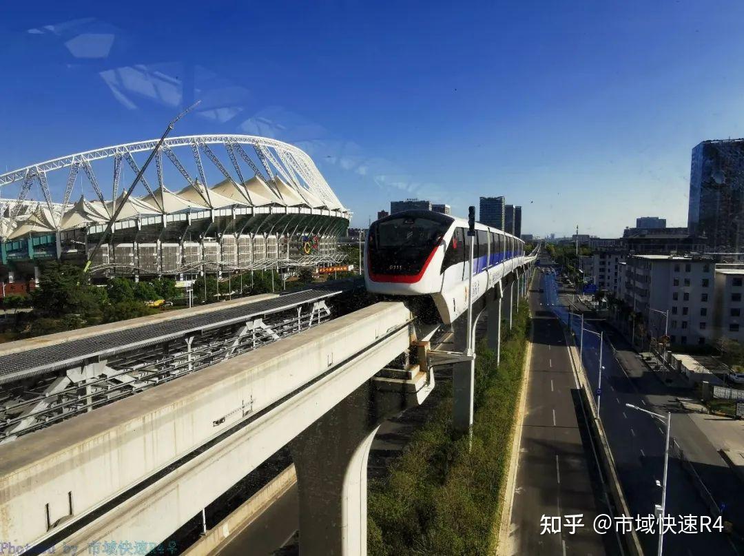 station環城北路站,位於九華中路環城北路口,高架三層島式車站