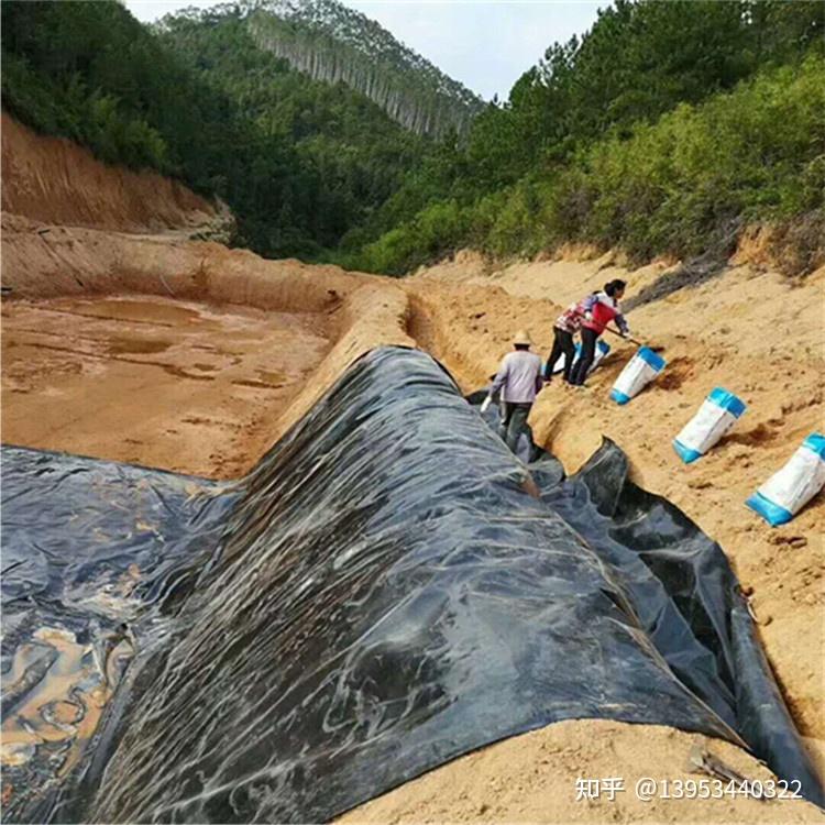 调节池防渗膜在边坡怎么锚固