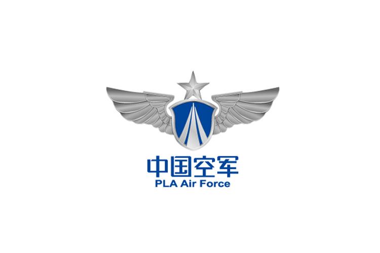 中国空军官方微博发布消息,11月12日,中国空军首位歼10女飞行员余旭在