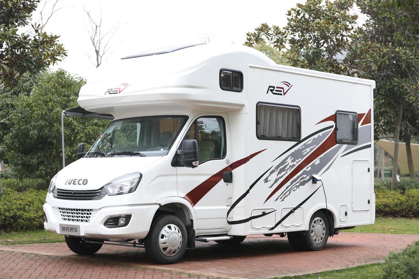 今天为大家介绍一款来自主机厂奇瑞汽车旗下瑞弗房车推出的房车v800