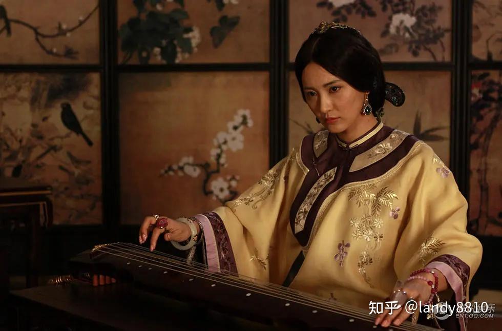 该剧围绕一本秘密账册展开,描写了乾隆年间以汪朝宗为代表的一代盐商