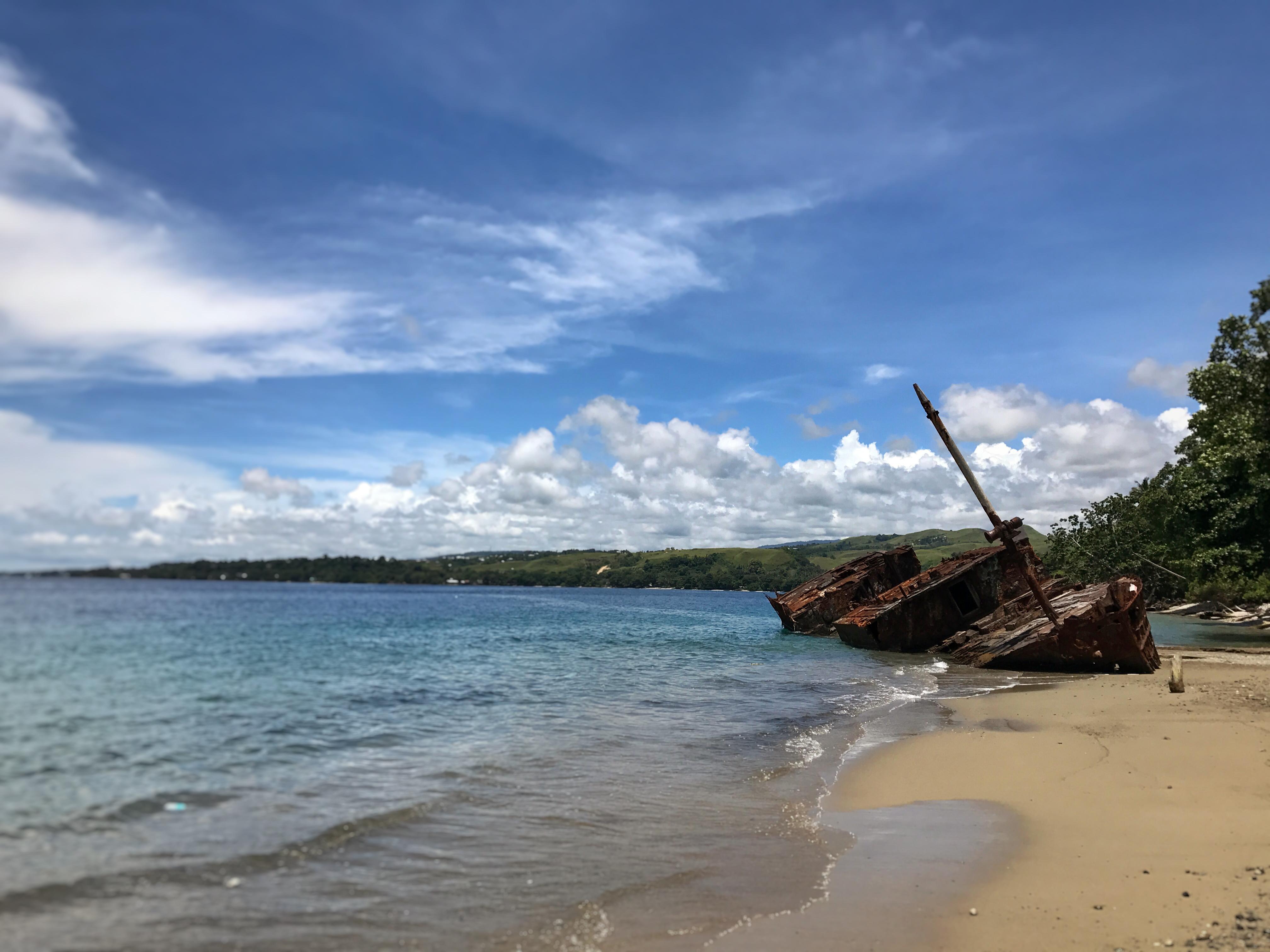 瓜岛(guadalcanal),是所罗门群岛中最大的一个岛,我