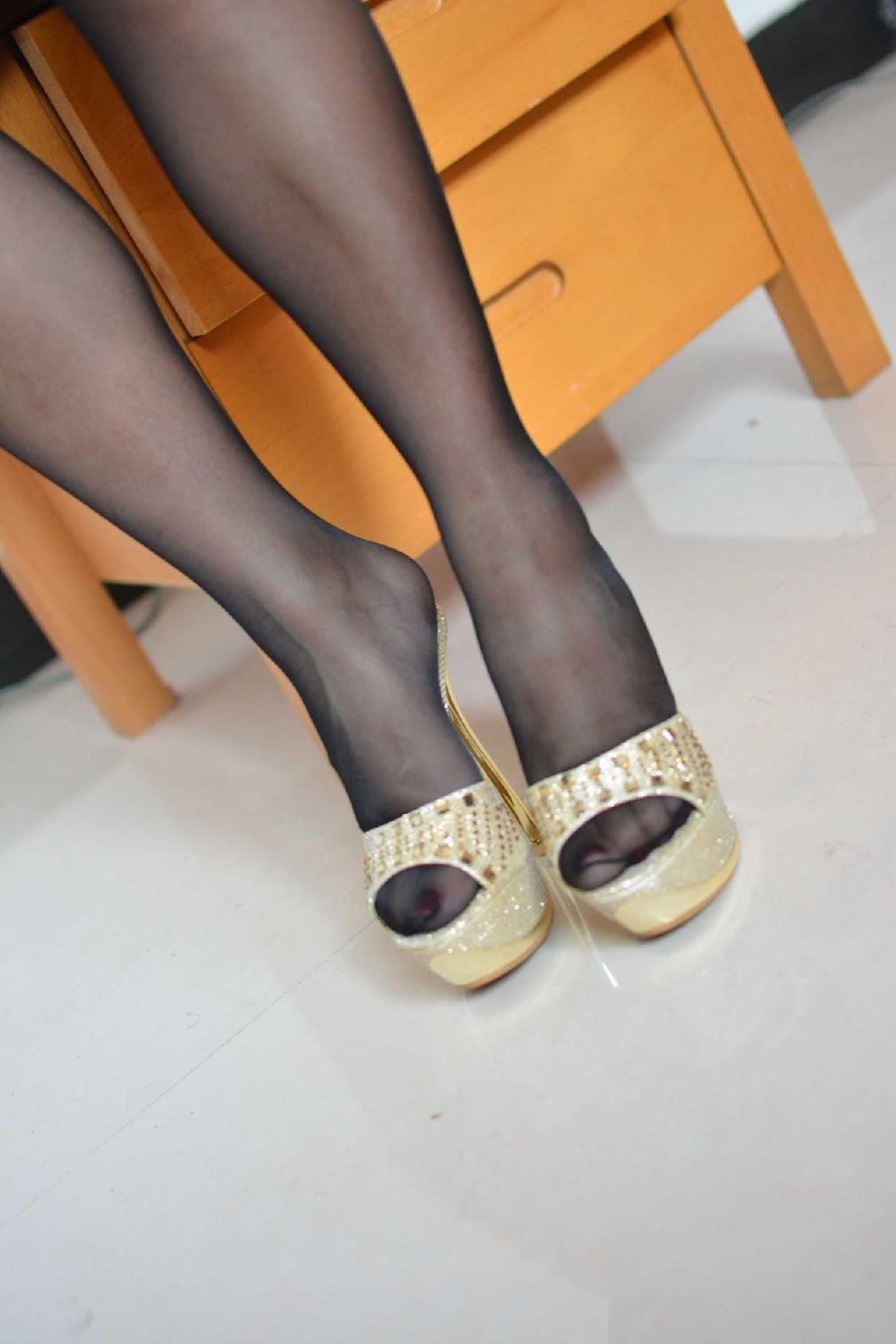 男人为什么喜欢穿丝袜的女人? - 知乎