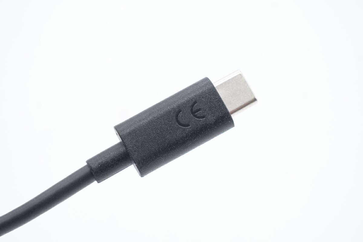 moto usb-c数据线外观