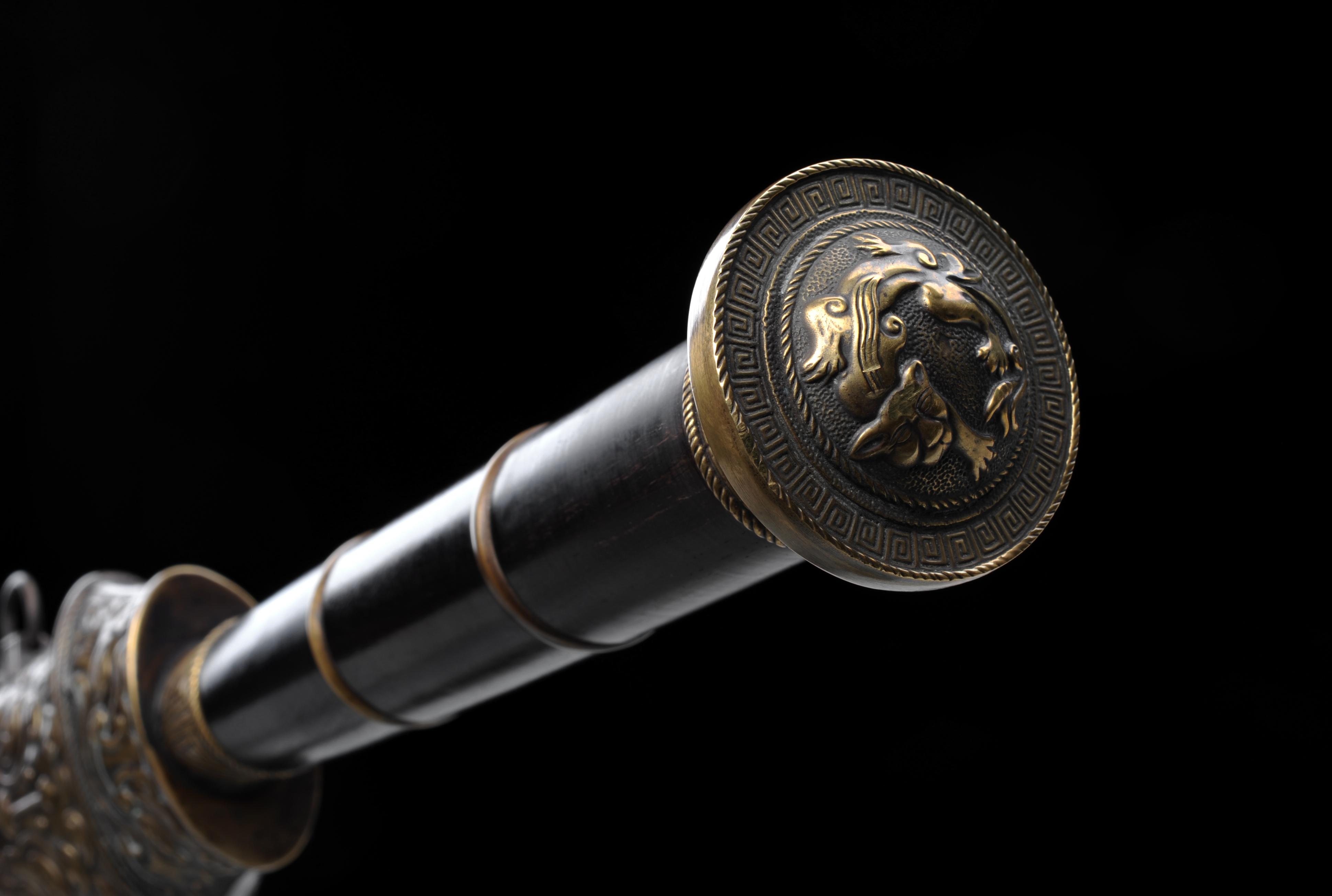 越剑全长:80cm刃长:60cm柄长:20cm刃宽:3.9cm刃厚:1.