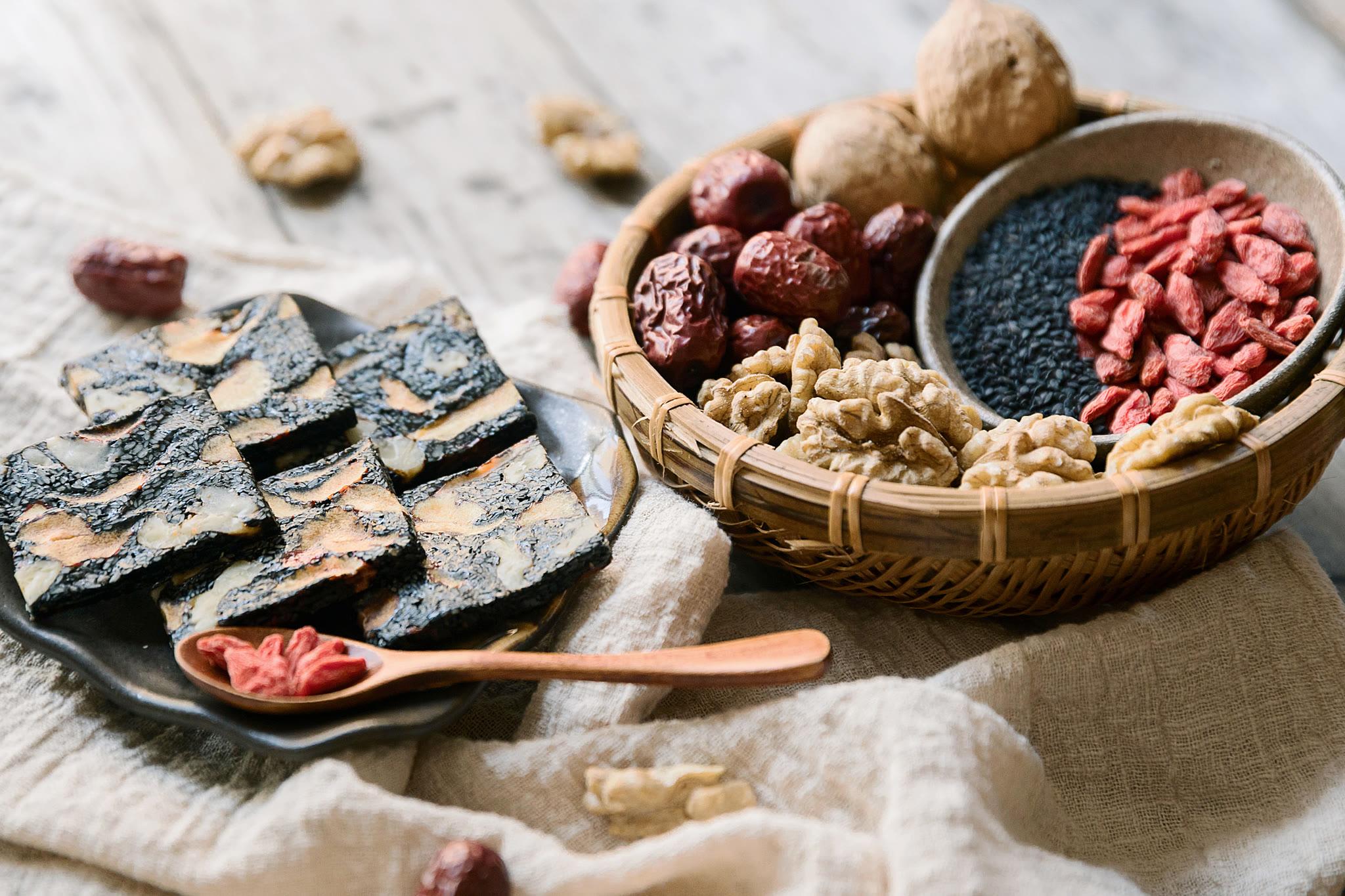 阿胶是一种滋补中药.