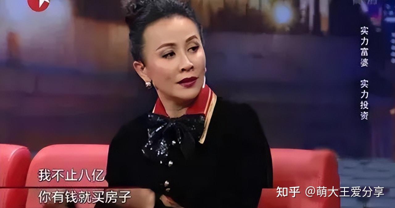 刘嘉玲罕晒夫妻合照61岁伟仔头发花白穿2800衬衫嘟嘴卖萌庆生