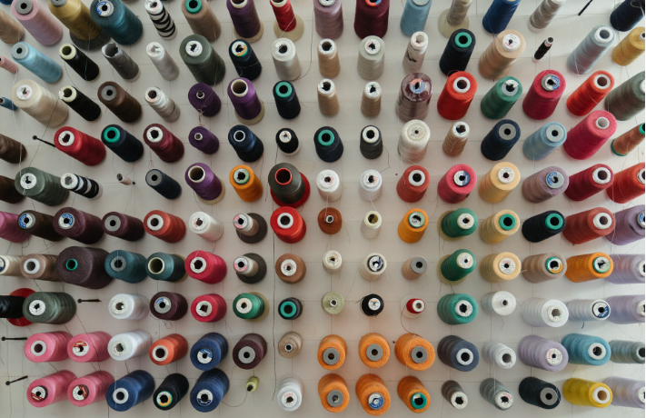 服装面料特性介绍_不同材质面料的造型特点_服装设计学院排名