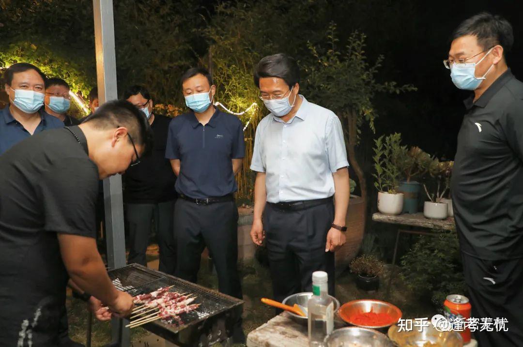 河南省新密市委书记陈春梅,市长程洋一行走进银基旅游度假区,郑喜旺