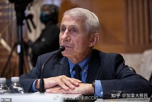 打了4针美国抗疫队长福奇还是阳了现在就剩拜登