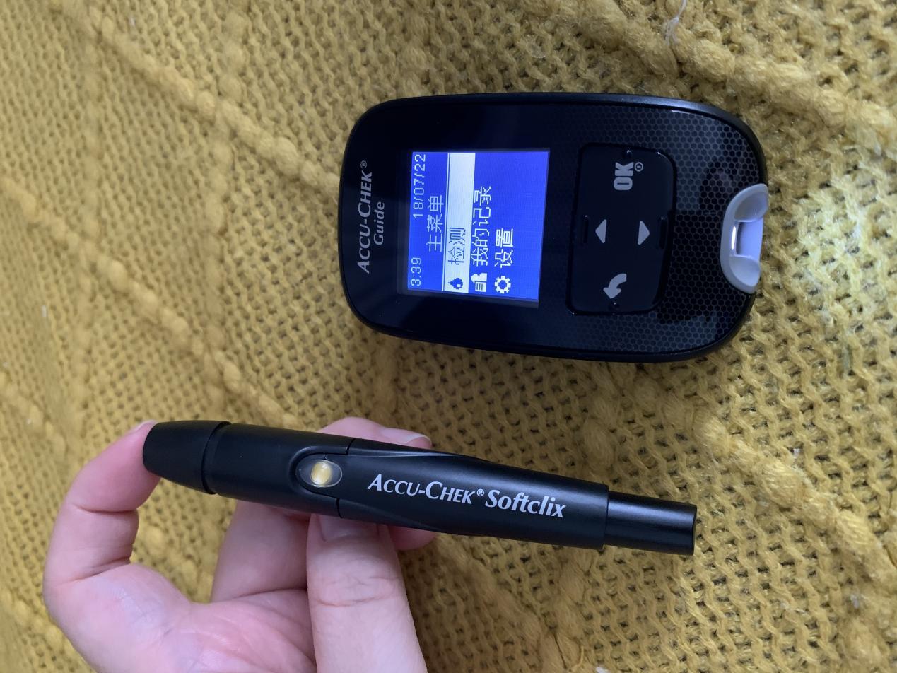比如我自己用的那款罗氏智航血糖仪配的乐采采血笔,它在这方面把控的