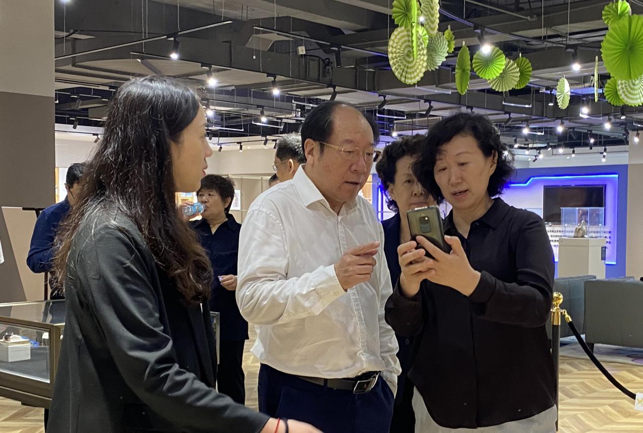 济南市人大常委会副主任刘大坤一行调研绿地(济南)全球商品贸易港