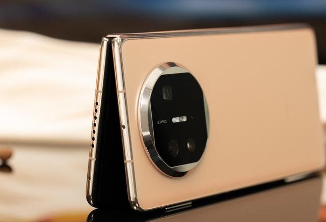 华为matex5四曲折叠屏麒麟9000s跌价千元顶配折叠旗舰不贵了