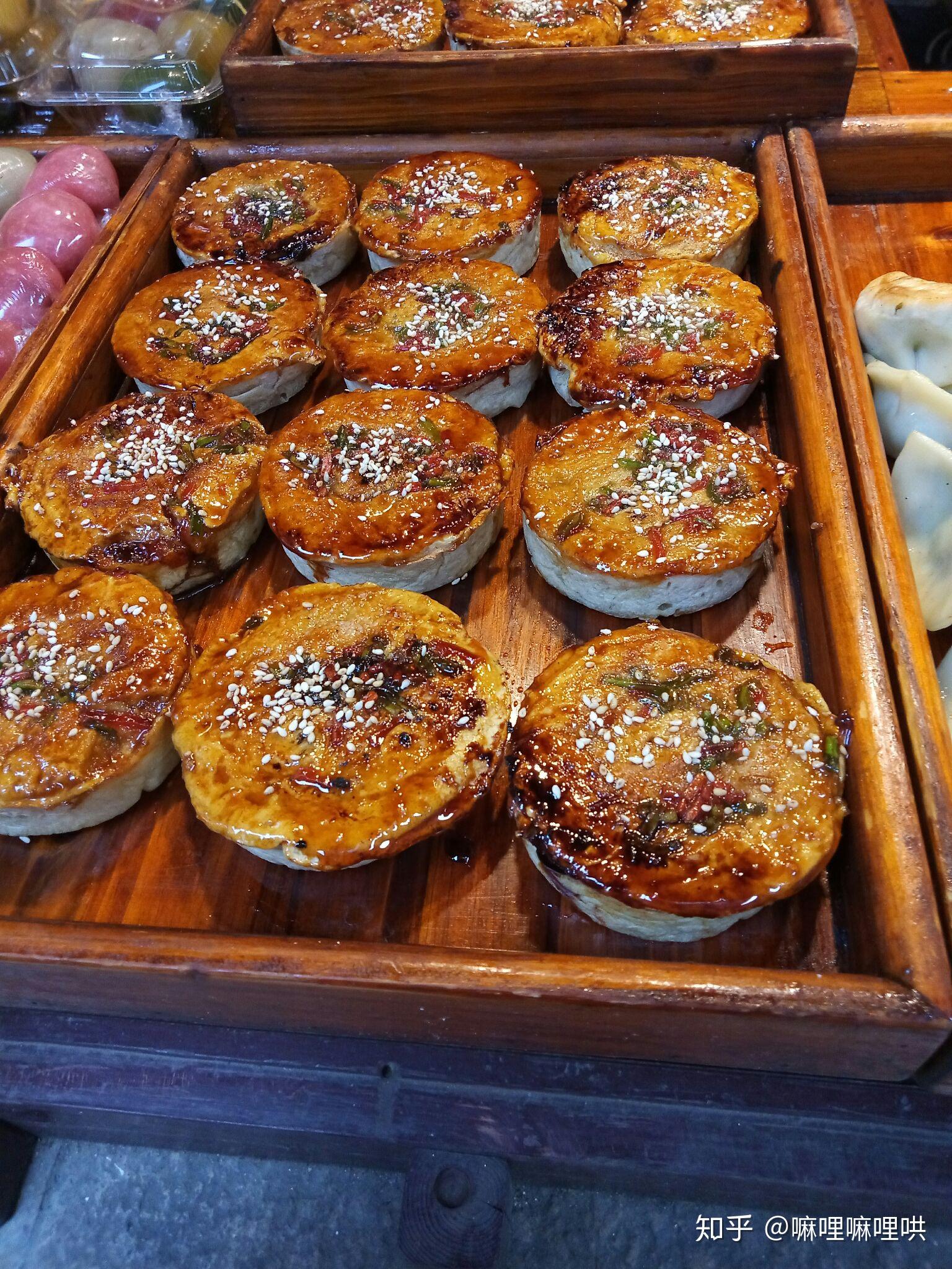 海棠糕:瞎逛的时候看到的,以为是什么咸的零食,因为上面的酱油色迷糊