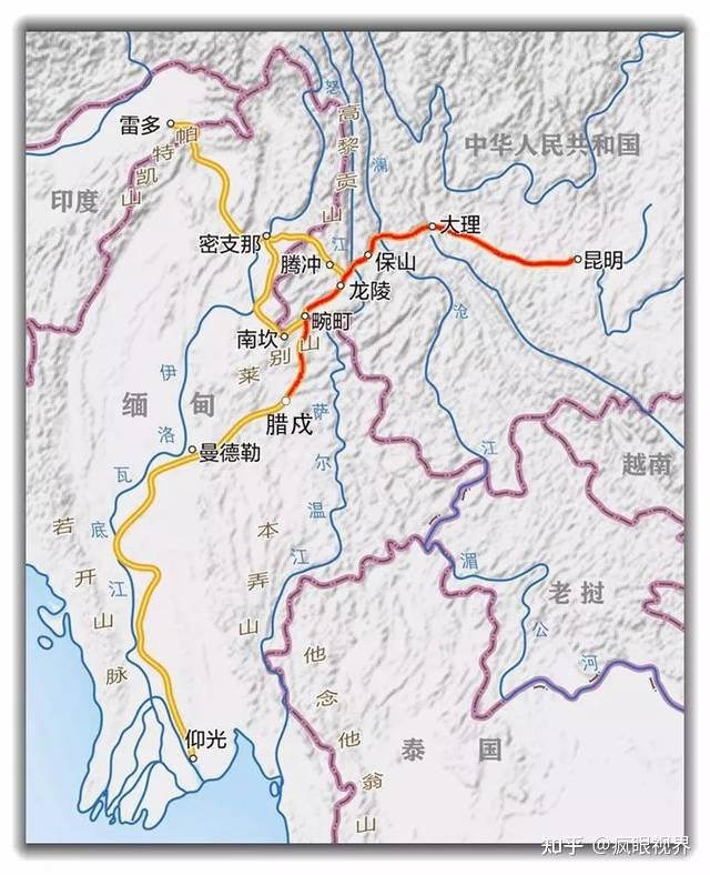 這條公路東起昆明,西接大理,穿越橫斷山脈,到達中緬邊境中方小鎮畹町