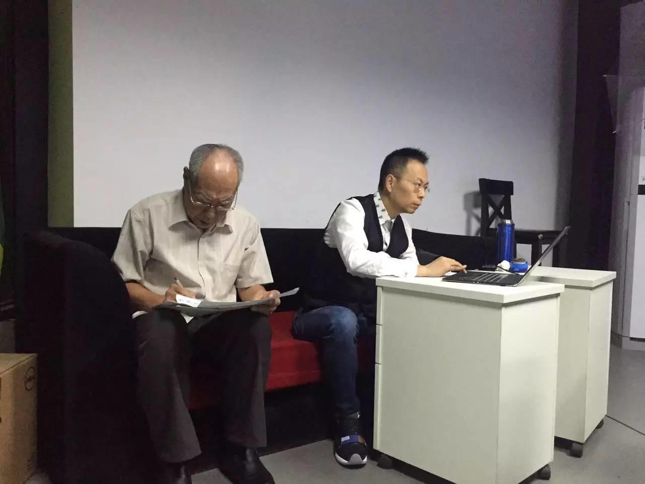 为什么国内大多数足球解说听着都很不舒服?与