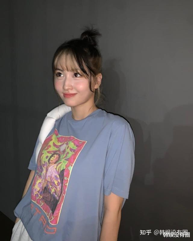 金希澈前女友twice成员momo晒日常私照粉丝真人玩偶