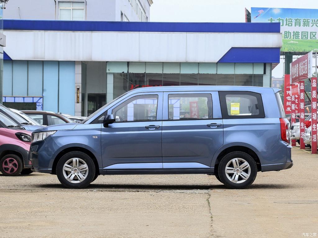 五菱宏光plus营运版上市官方售价678758万