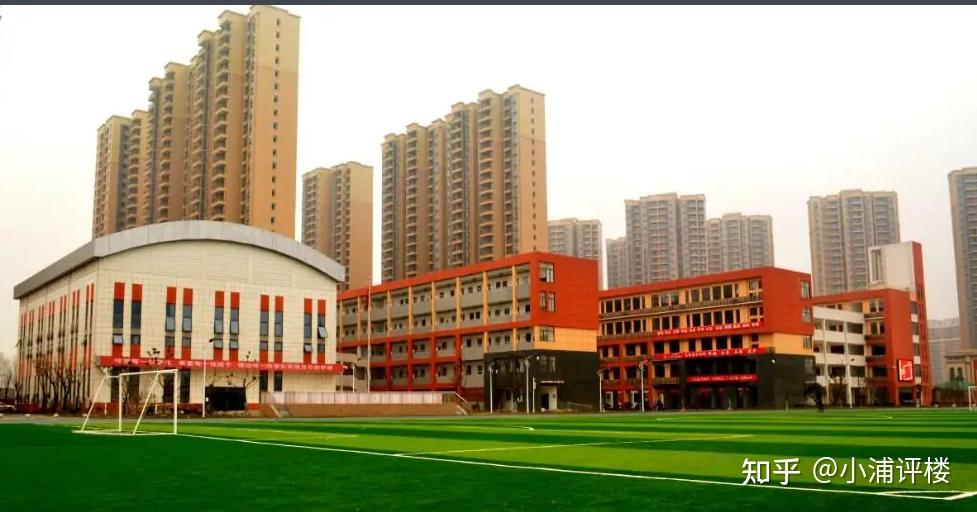 自带幼儿园;无大型医院;江滩公园,青菱湖湿地公园规划中;黄家湖学校1